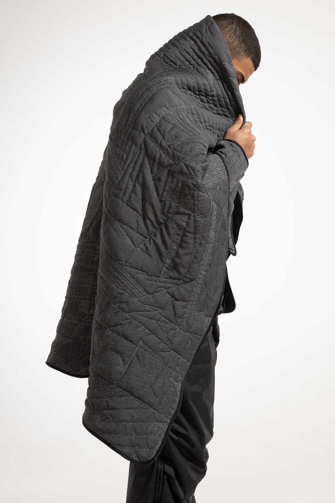 Taki Quilted Hooded Jacket in Black Nemen