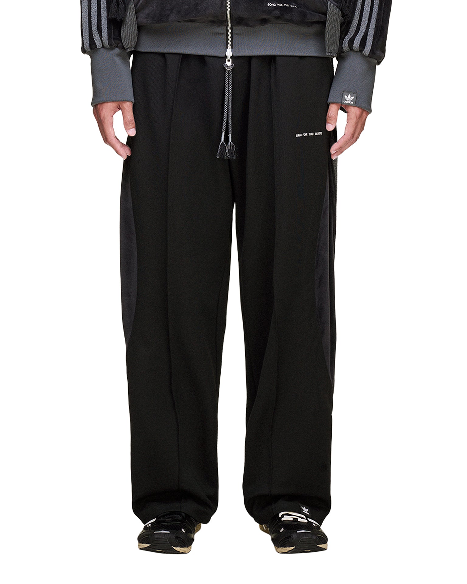 KC0323_3_APPAREL_On-