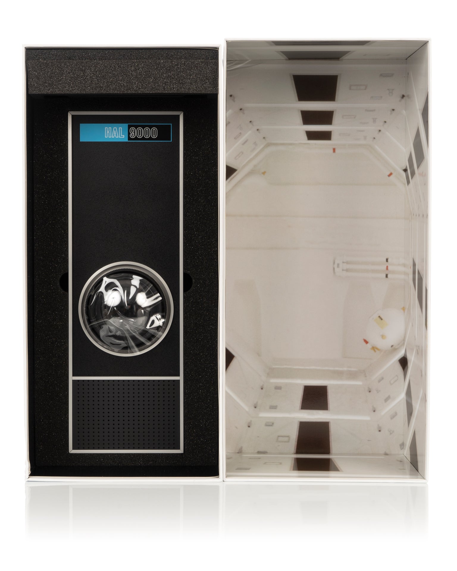 Medicom Toy | Prop Size HAL 9000 | Concrete